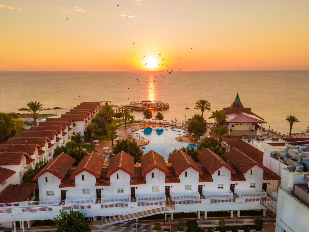 Salamis Bay Conti Hotel Resort&SPA&Casino Famagusta  Esterno foto Sunset at the Iberostar Grand Hotel at Playa del Inglés, Gran Canaria